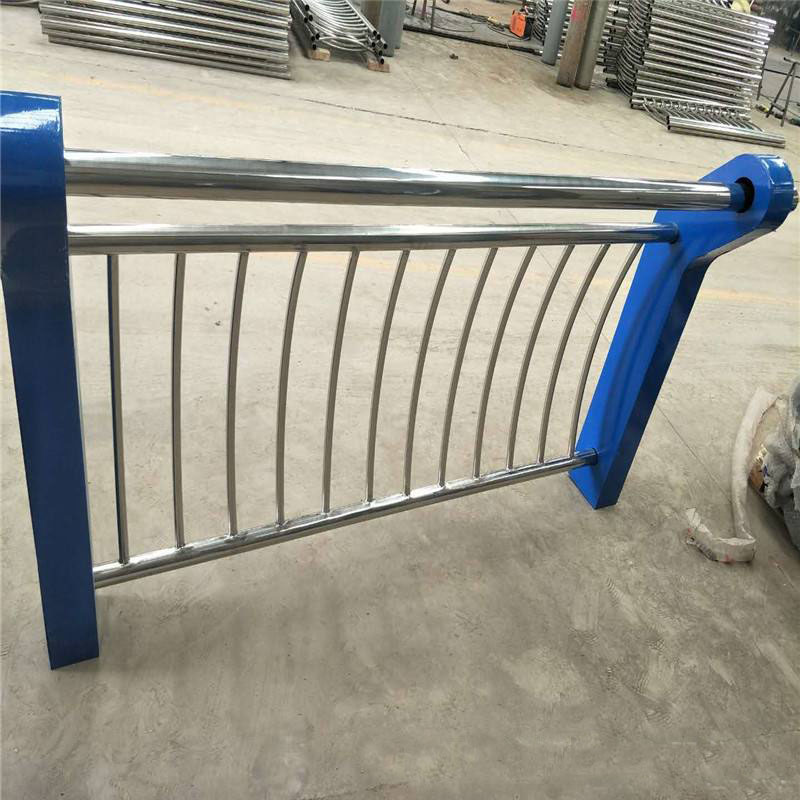 不銹鋼復(fù)合管護(hù)欄