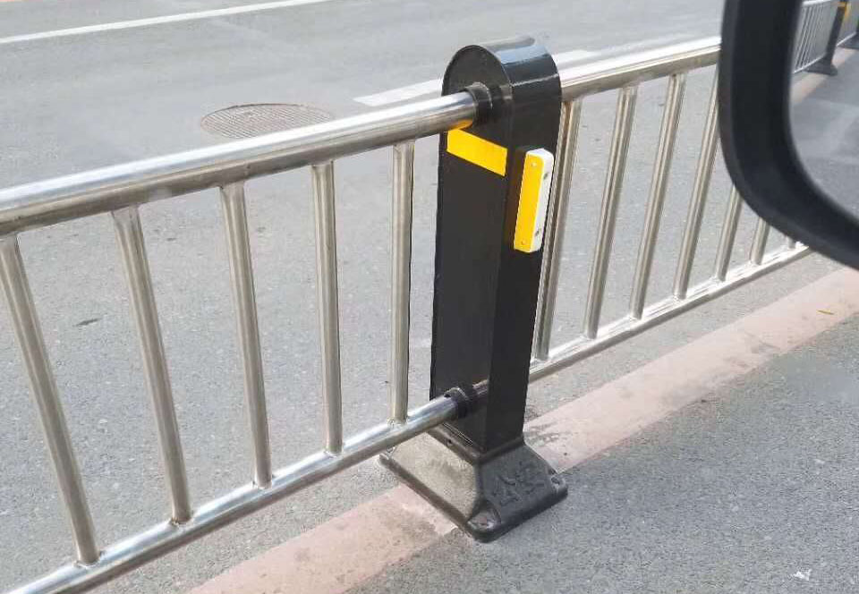 不銹鋼復(fù)合管護(hù)欄