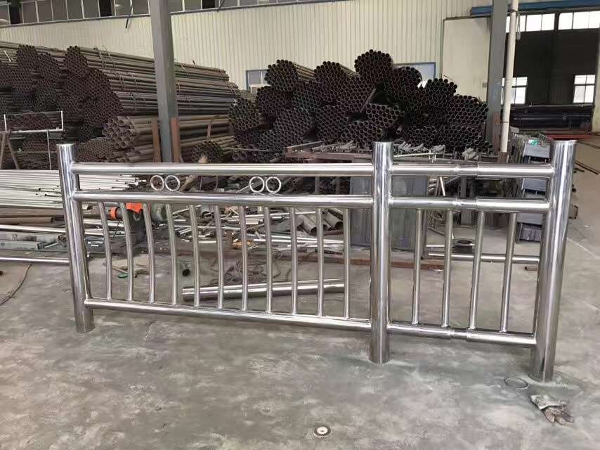 不銹鋼復(fù)合管護(hù)欄