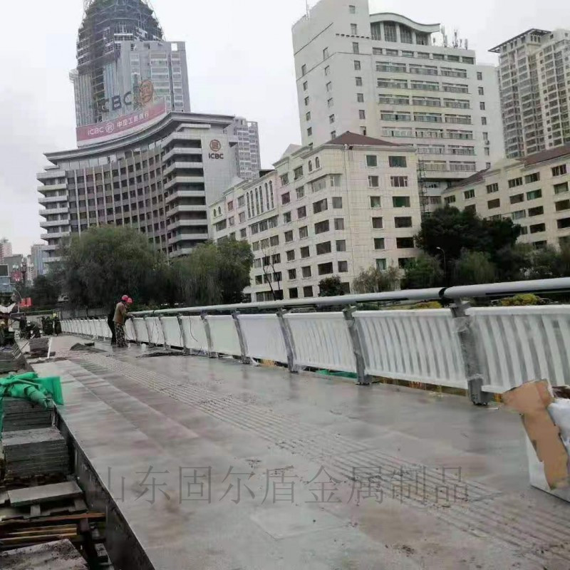 鋁合金護(hù)欄